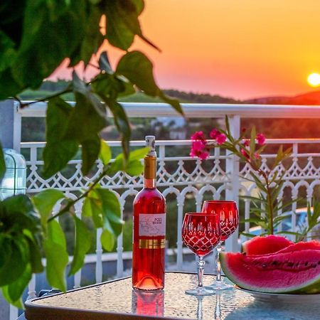 The View Villa Maries  Bagian luar foto