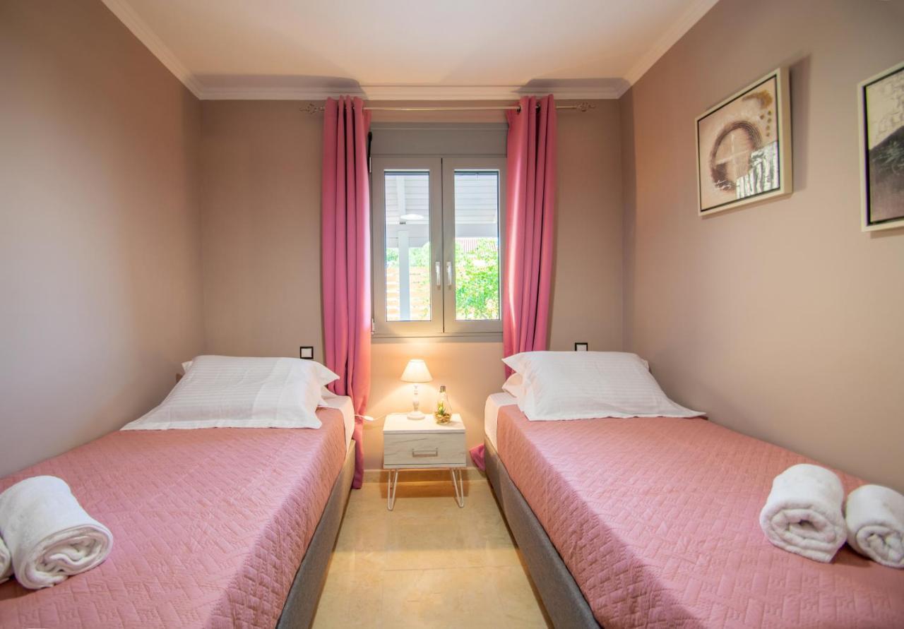 The View Villa Maries  Bagian luar foto